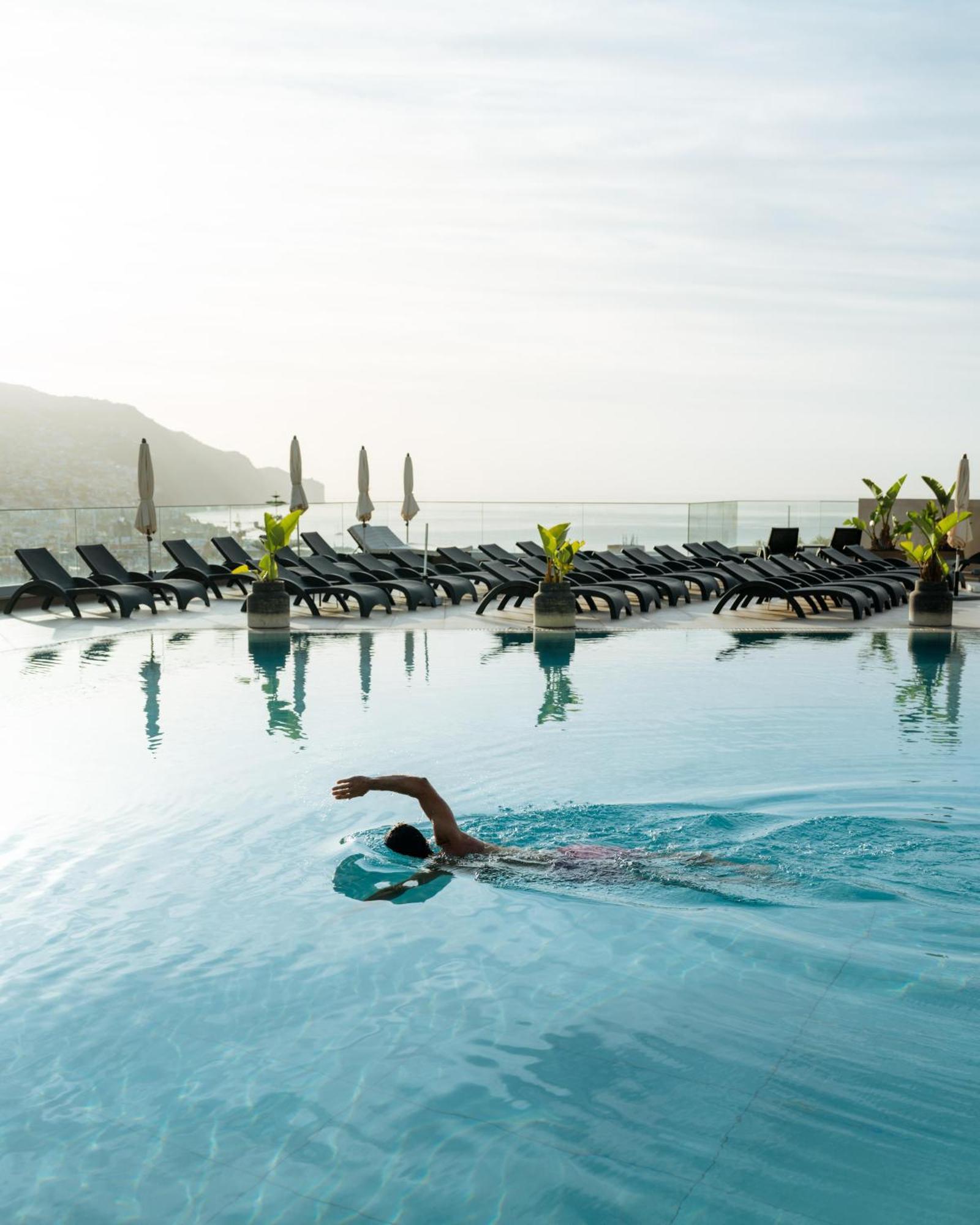 Отель The Views Baia - Adults Only Фуншал Экстерьер фото